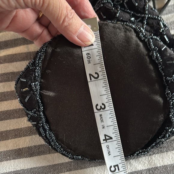 Sweet Vintage Beaded Drawstring Purse! - Picture 2 of 9